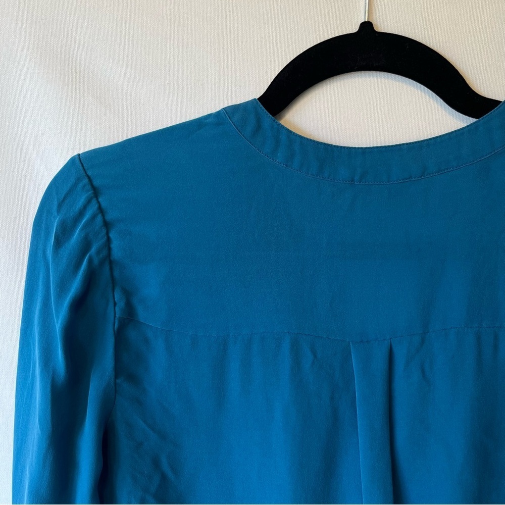 Joie 100% Silk blouse Small Long sleeve Blue V-neck Pockets Lightweight top - Picture 8 of 9